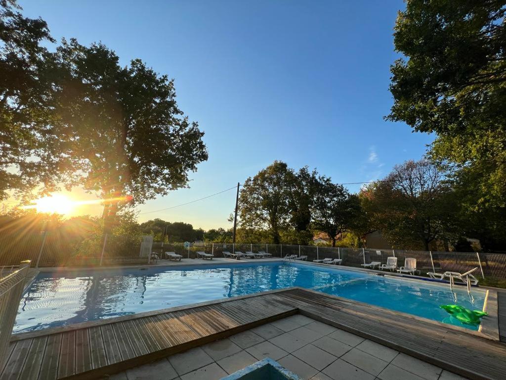 4-gite 4 Personnes Avec Piscine Saint-Aubin-de-Nabirat